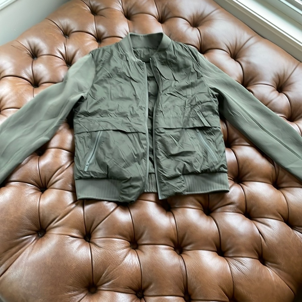 Lululemon reversible bomber jacket, size 6. New w/o tags.